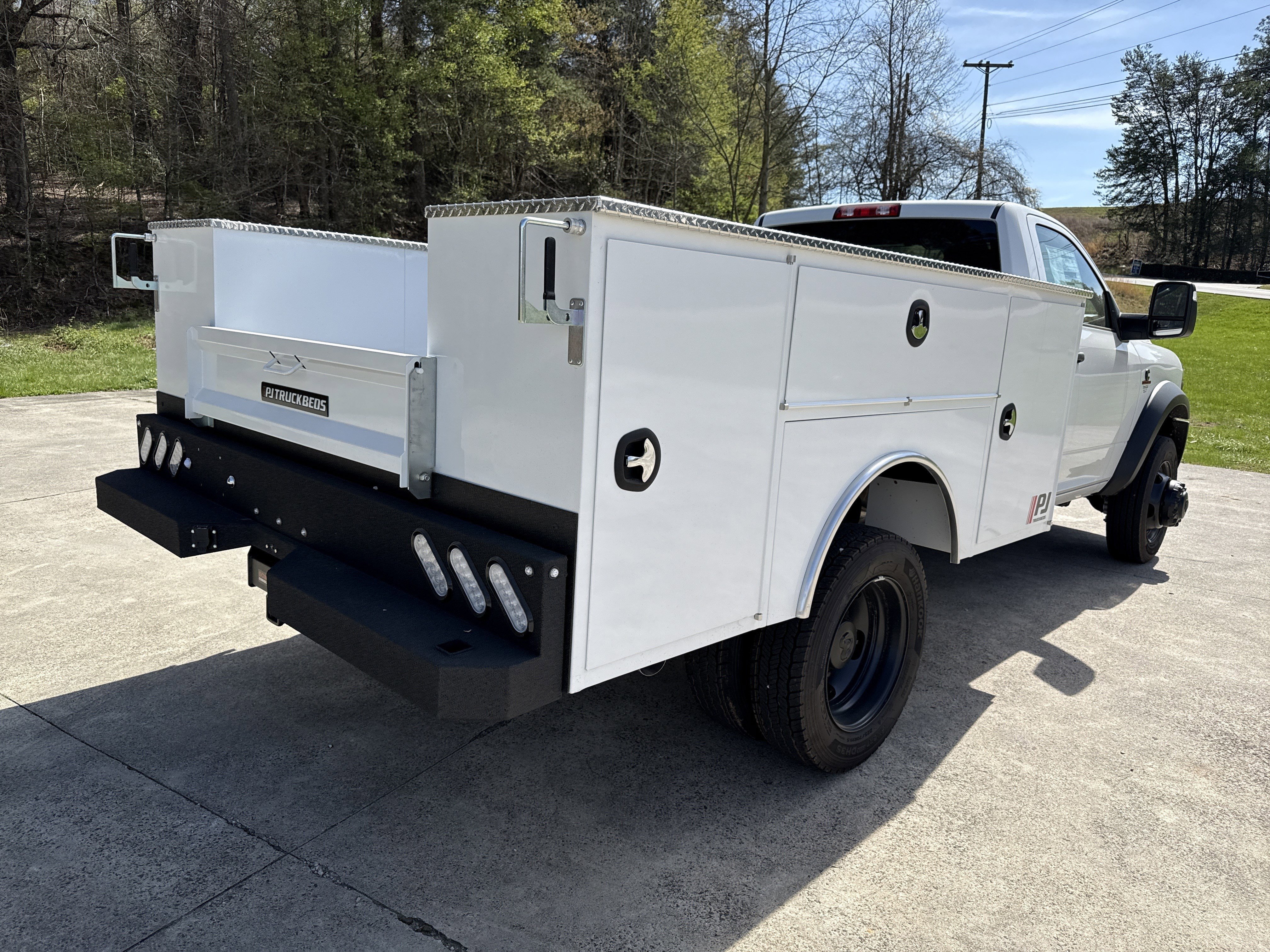 New 2026 Bright White Clear-Coat Exterior Paint RAM Tradesman image 7