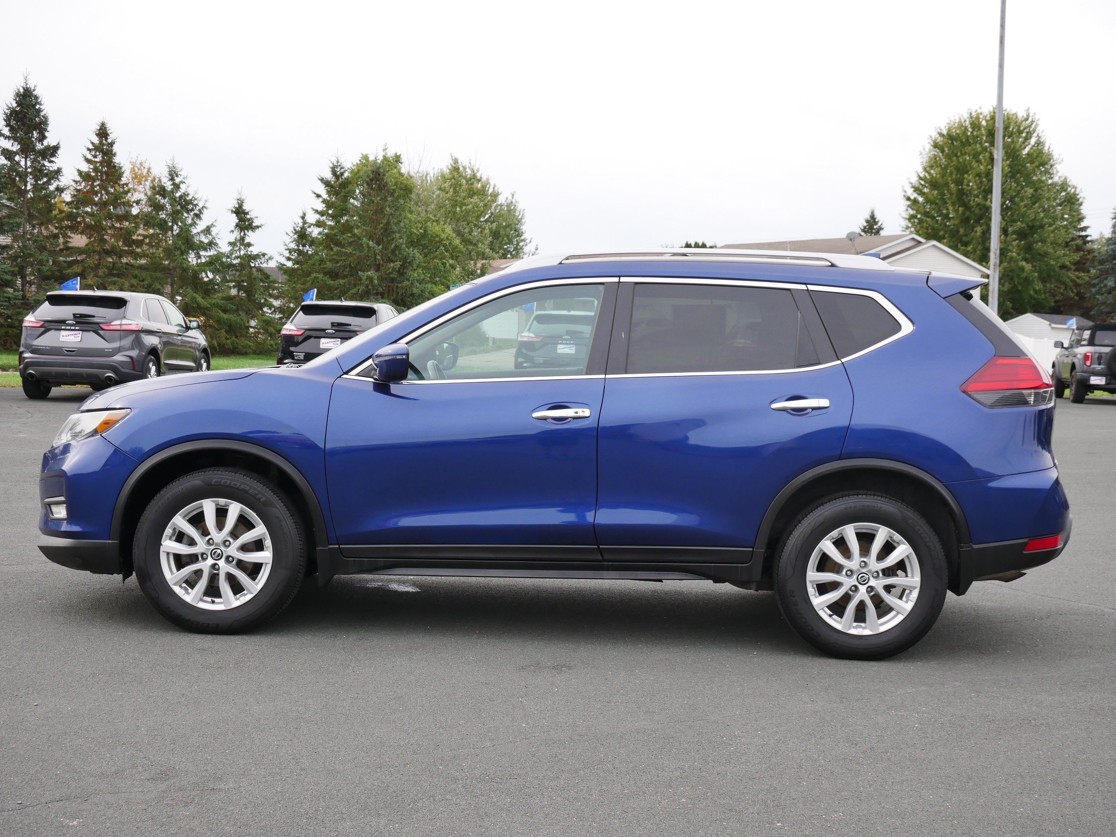 Used 2017 Nissan Rogue SV with VIN 5N1AT2MVXHC851712 for sale in Hastings, Minnesota