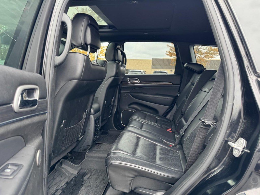 Used 2018 Diamond Black Crystal Pearlcoat Jeep Overland image 10