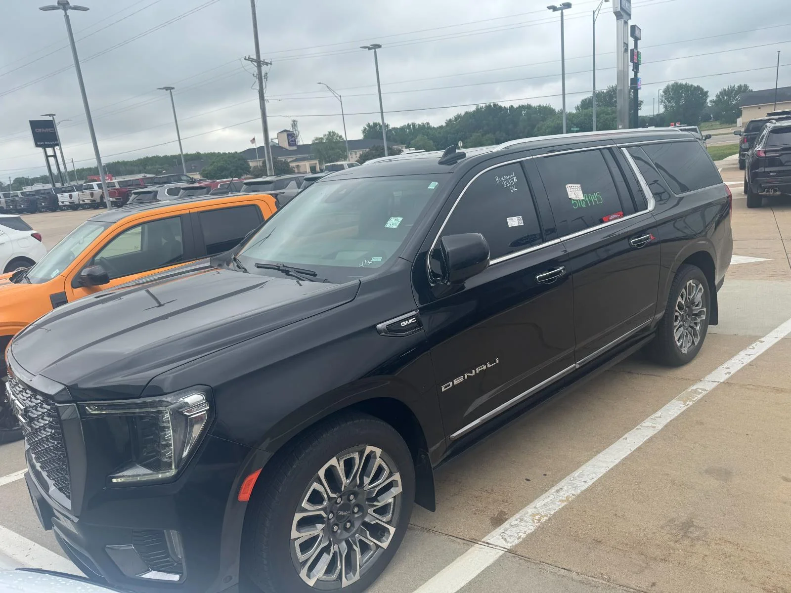 2023 GMC Yukon Denali Ultimate's photo