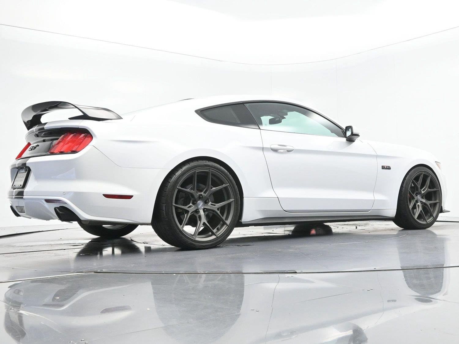 Used 2016 Oxford White Ford GT image 49