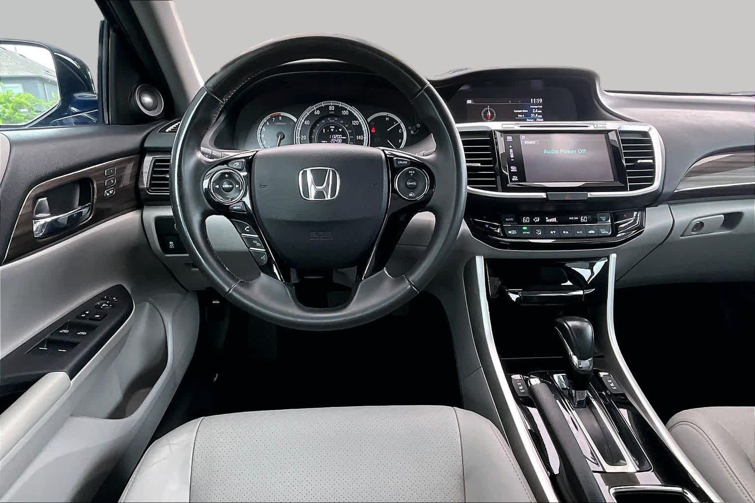 Used 2017 Obsidian Blue Pearl Honda EX-L image 6