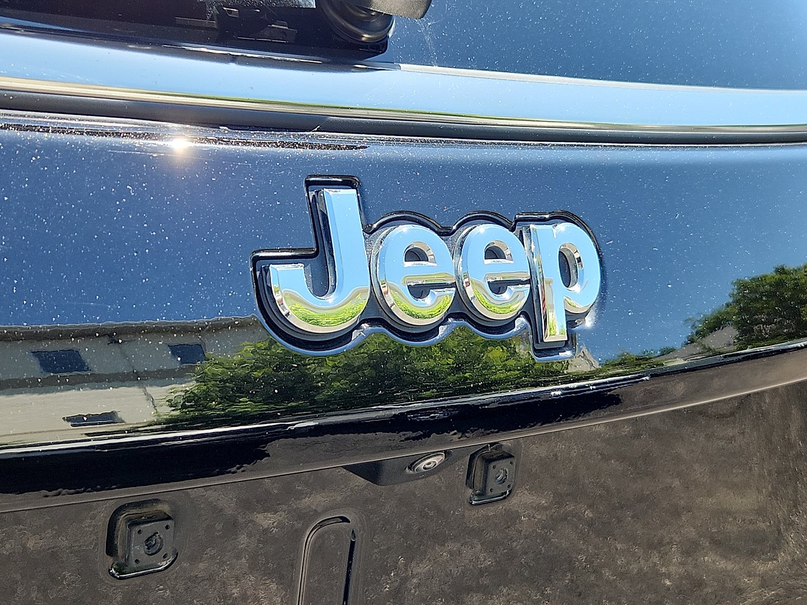 Certified Used 2025 Diamond Black Crystal Pearlcoat - PXJ Jeep Latitude 4x4 image 29