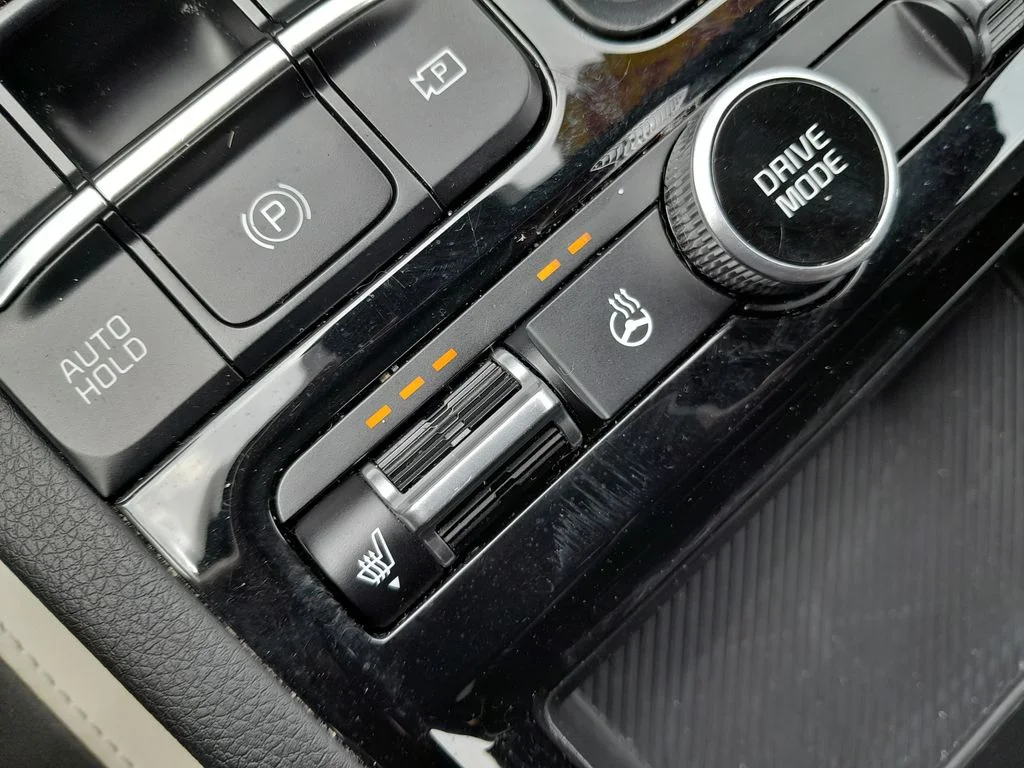 Used 2025 White Kia GT-Line image 25