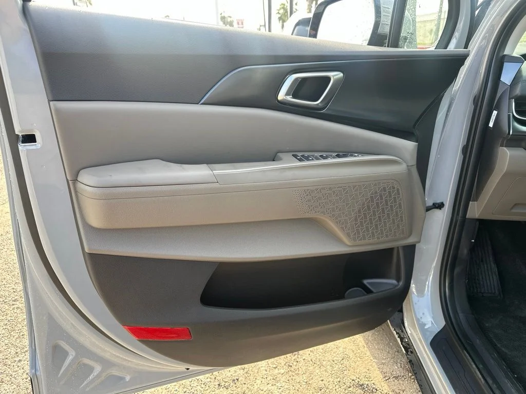 New 2027 White Kia LXS image 8
