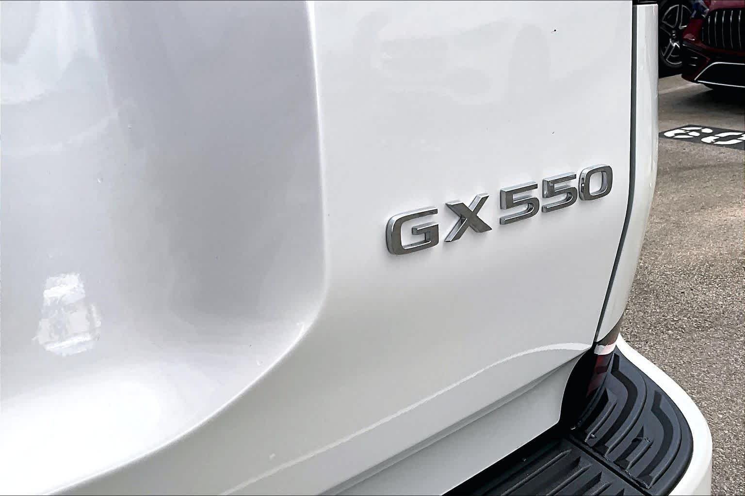 Used 2025 Eminent White Pearl Lexus Premium image 10