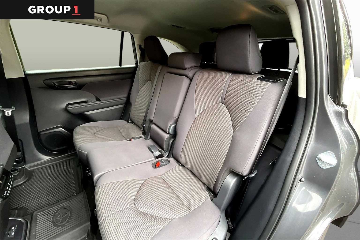 2025 Toyota Highlander LE - Photo 21