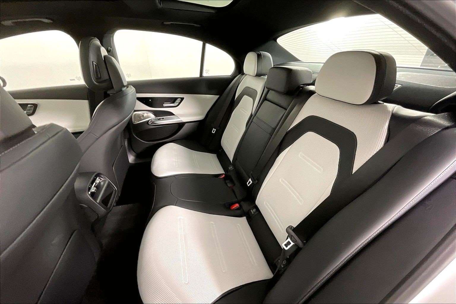 New 2026 MANUFAKTUR Moonlight White Metallic Mercedes-Benz AMG® E 53 E 4MATIC+ Sedan image 23