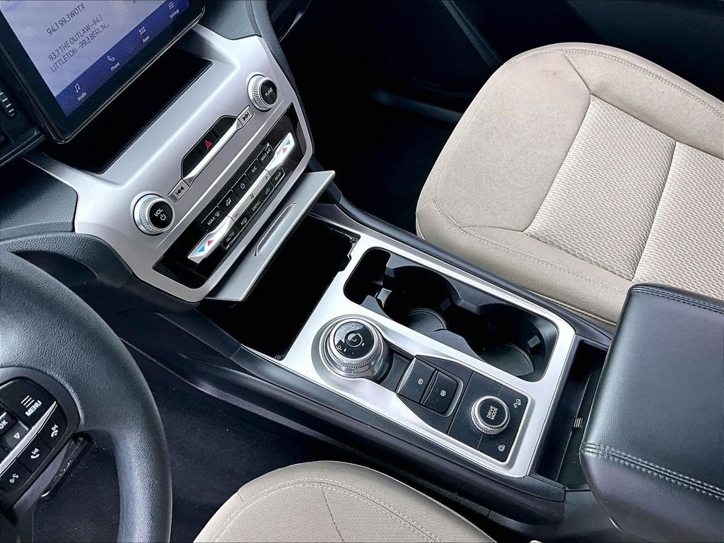 Used 2022 Silver Metallic Ford Base image 21