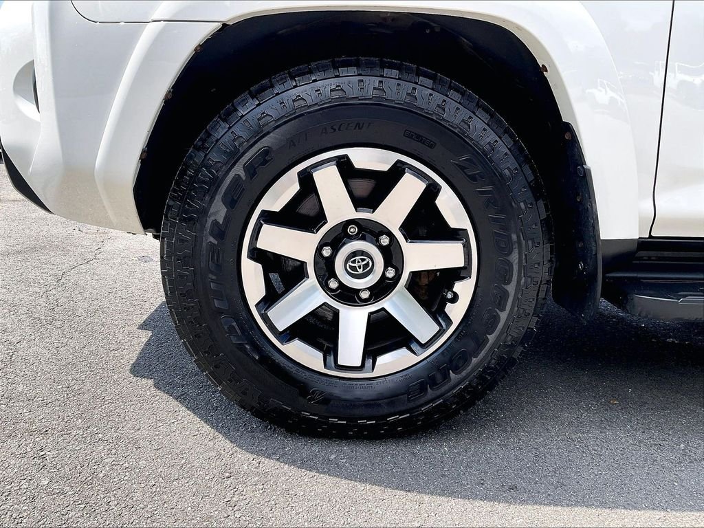 Used 2019 White Toyota SR5 image 22