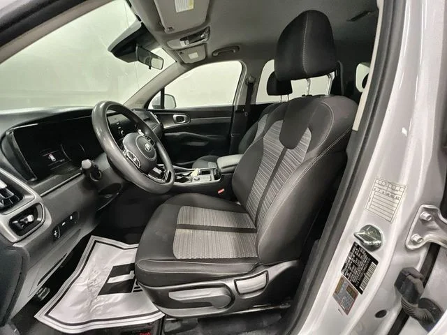 2021 Kia Sorento LX - Photo 17