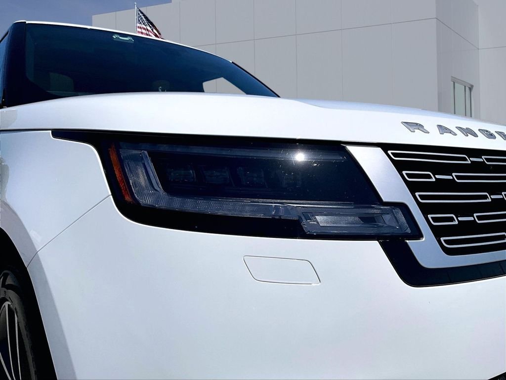 Used 2025 White Land Rover Autobiography image 12
