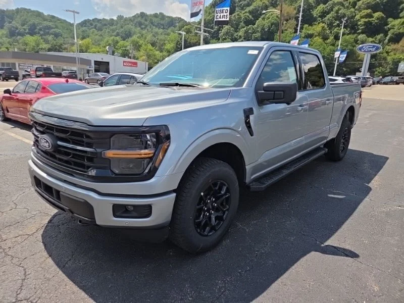 New 2026 Iconic Silver Metallic Ford XLT image 3