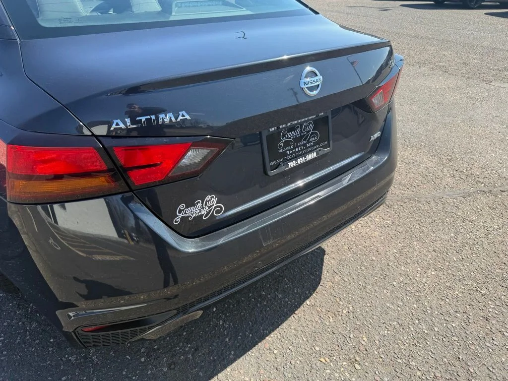 Used 2020 Blue Nissan 2.5 SL image 16