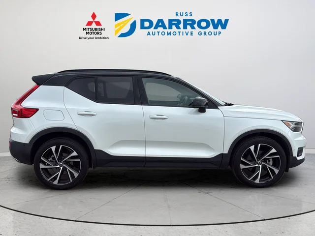 Used 2019 White Volvo R-Design image 6