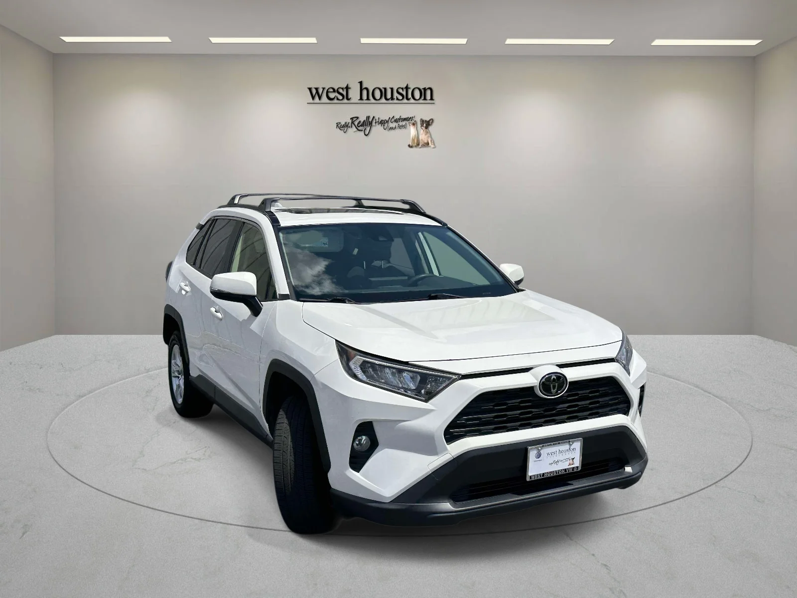 Used 2019 White Toyota XLE image 3
