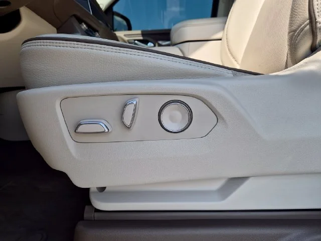 Used 2023 White GMC Denali image 19