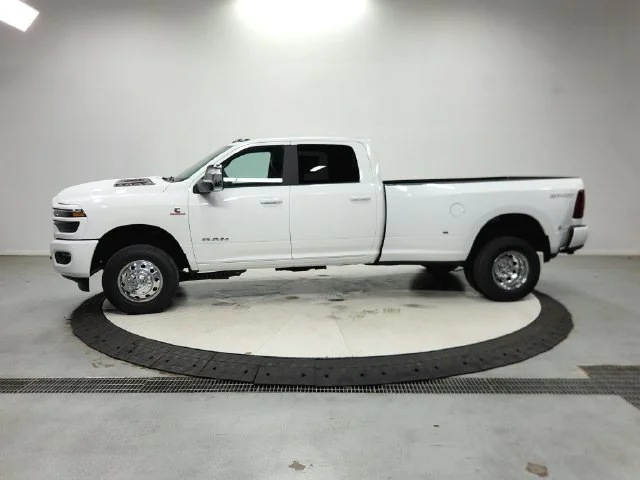 New 2026 Bright White Clear-Coat Exterior Paint RAM Laramie image 5