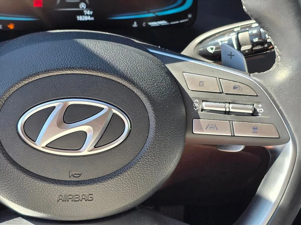 Used 2025 Gray Hyundai SEL image 18