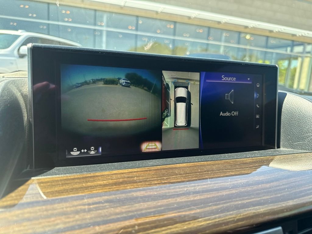 Used 2020 White Lexus 570 image 9