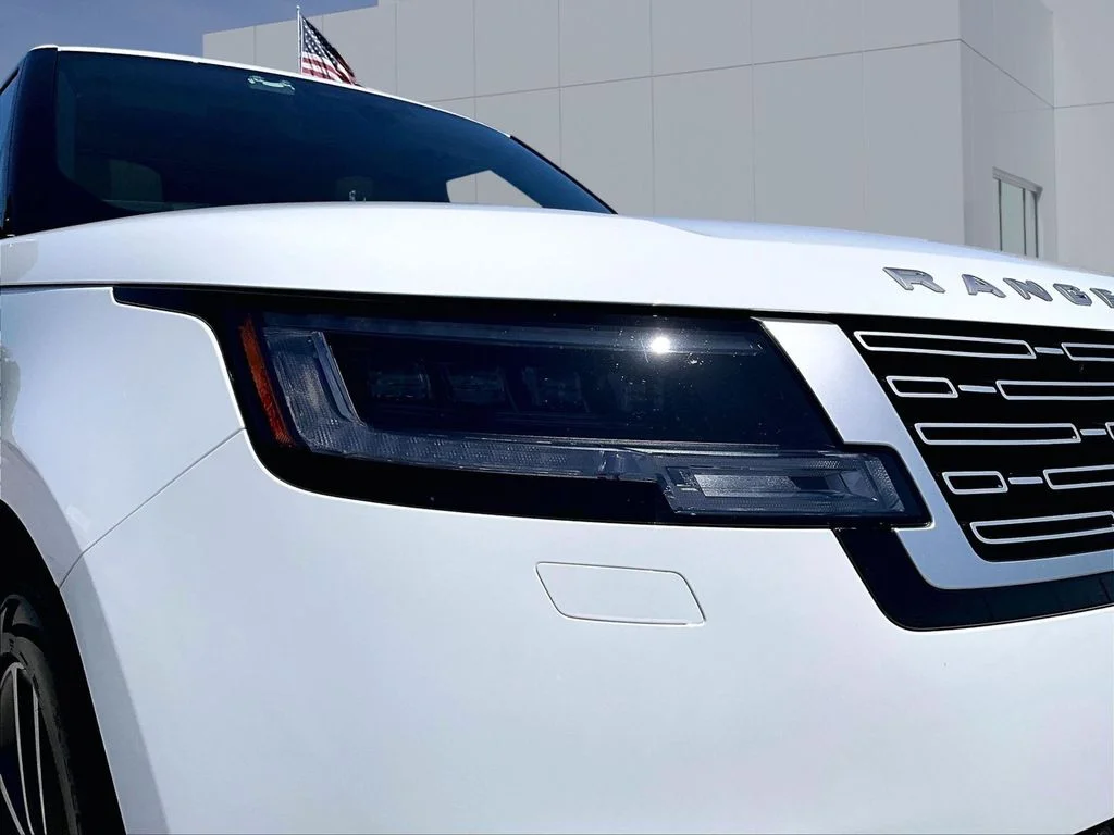 Used 2025 White Land Rover Autobiography image 12