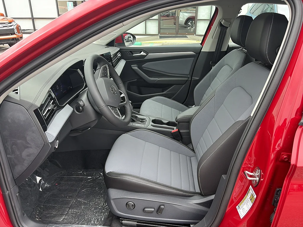 New 2026 Kings Red Metallic Volkswagen SE Auto image 15