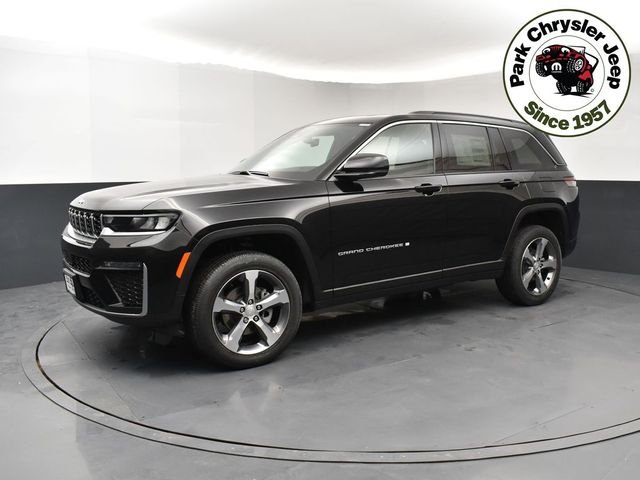 New 2026 Diamond Black Crystal Pearl-Coat Exterior Paint Jeep Limited image 3