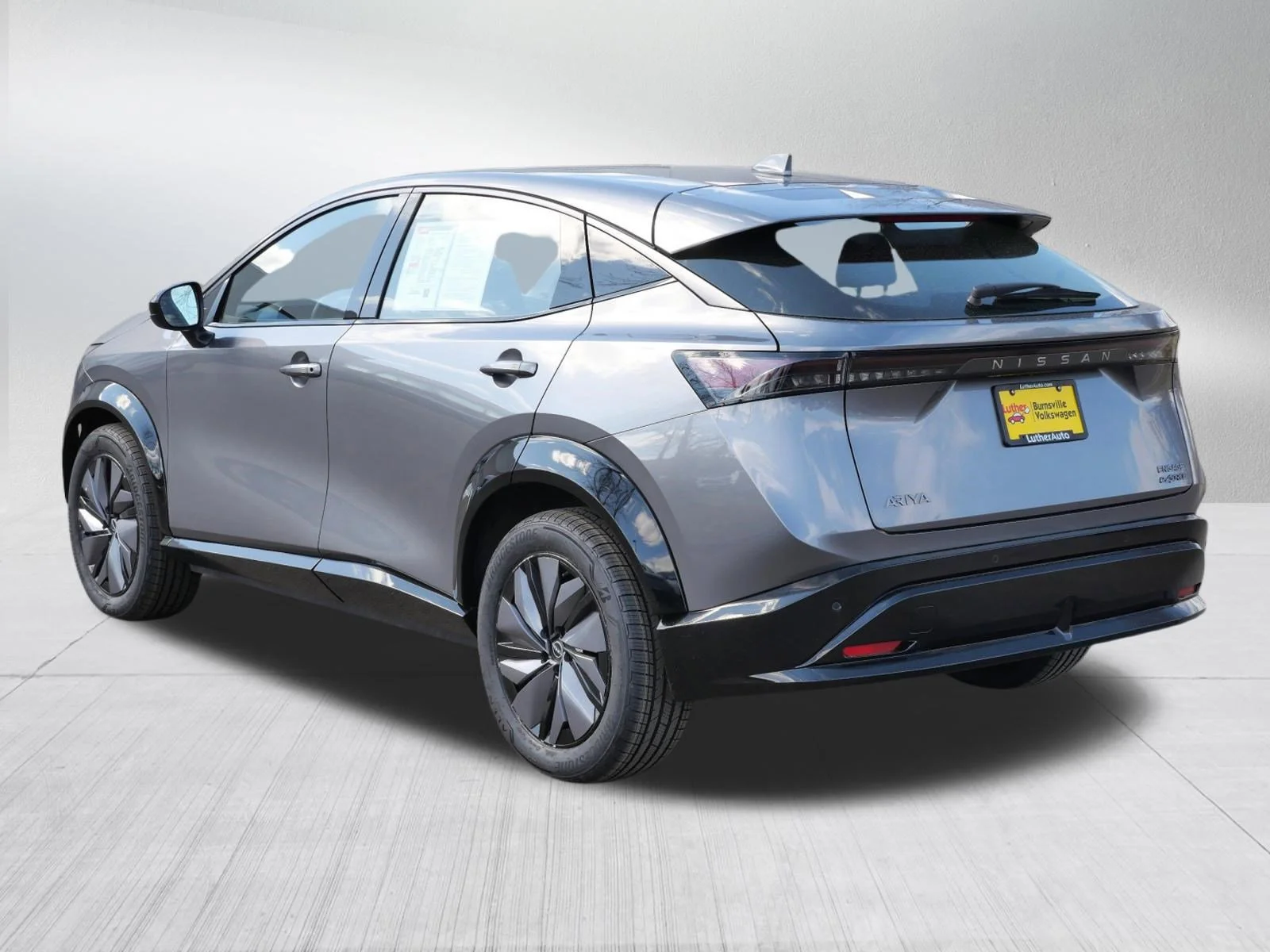 Used 2023 Gun Metallic Nissan ENGAGE image 5