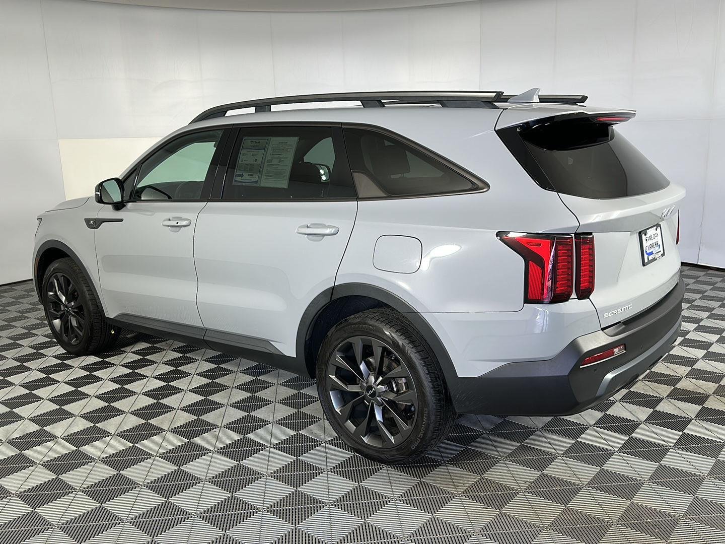 Used 2023 Wolf Gray Kia X-Line EX image 4