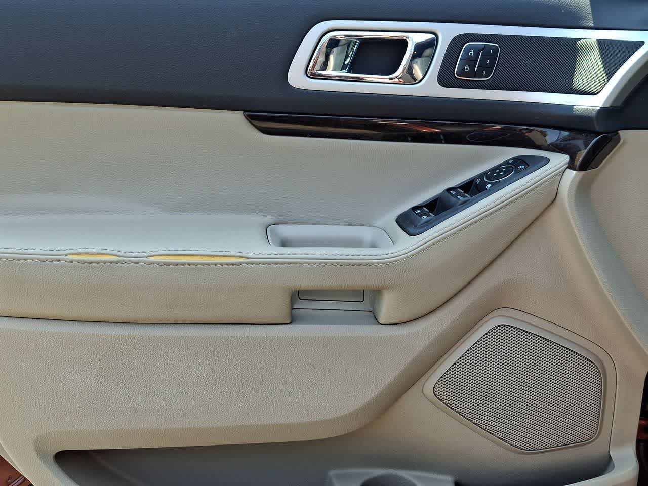 Used 2015 Bronze Fire Metallic Tinted Clearcoat Ford Limited image 16