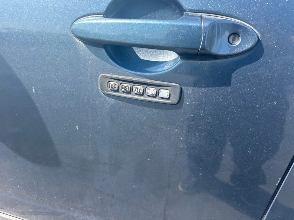 Used 2011 Blue Ford Limited image 8