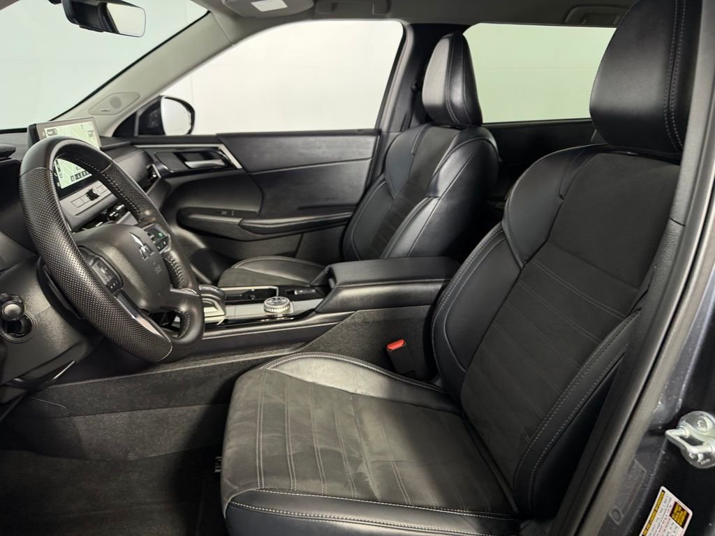 Certified Used 2025 Gray Mitsubishi SE image 24