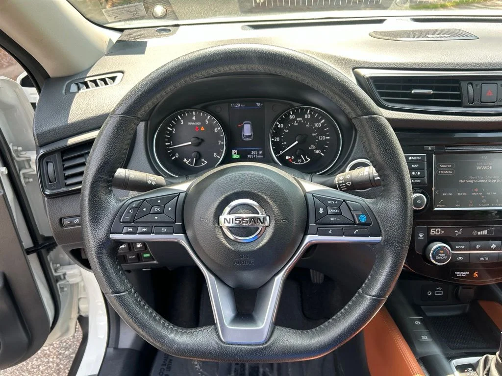 Used 2019 White Nissan SL image 22