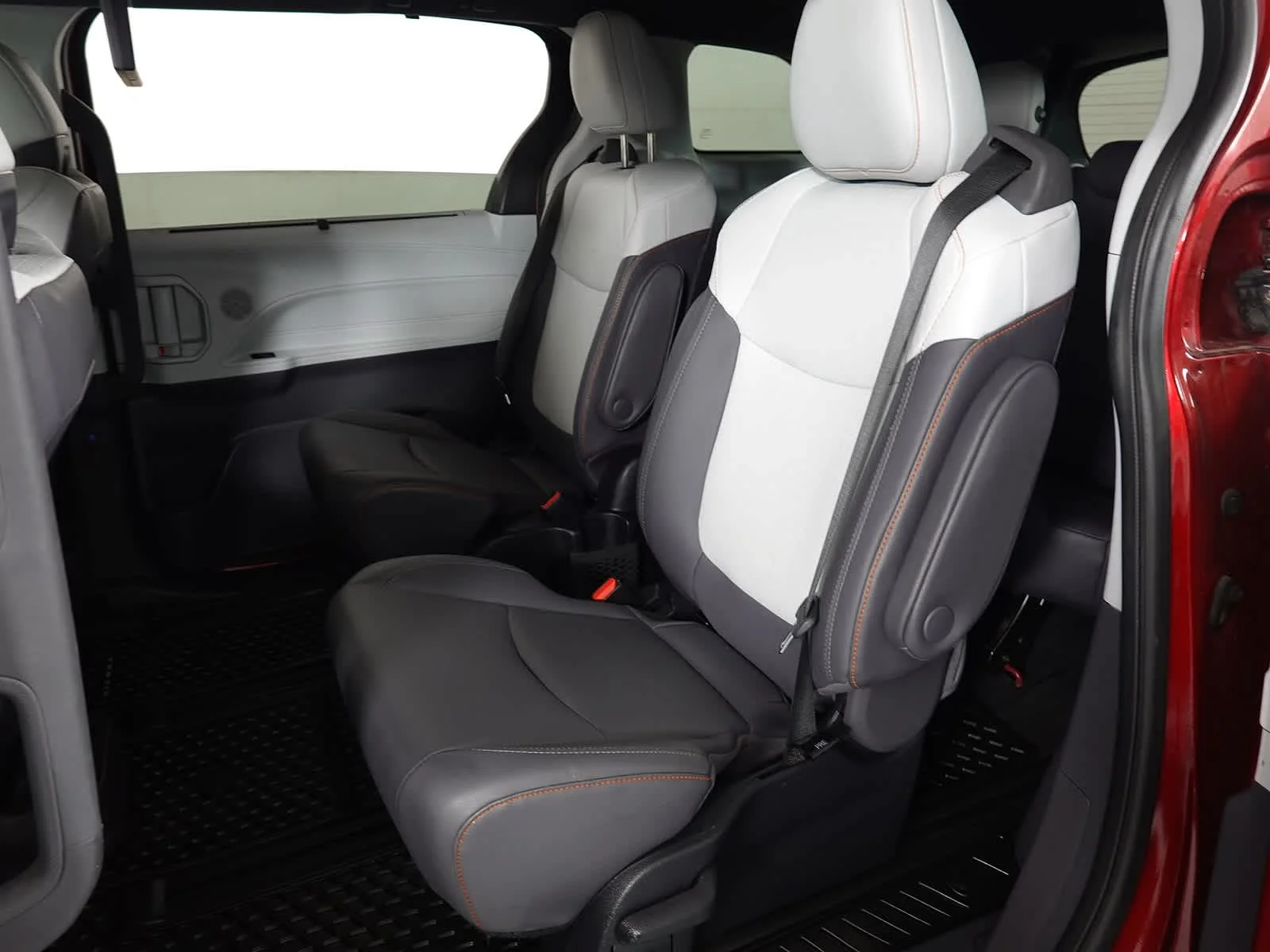 2022 Toyota Sienna XSE - Photo 12