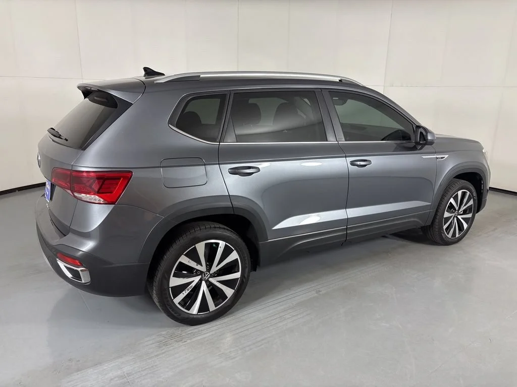 Used 2024 Gray Volkswagen 1.5T SE image 8