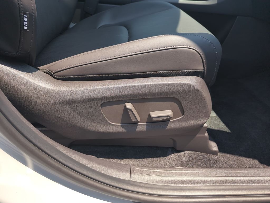 New 2026 Ceramic Silver Kia SX image 39