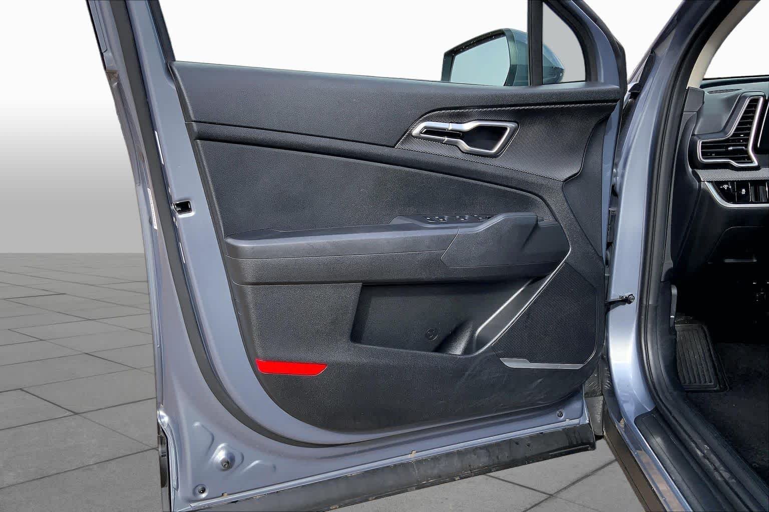 Used 2025 Everlasting Silver Kia LX image 22