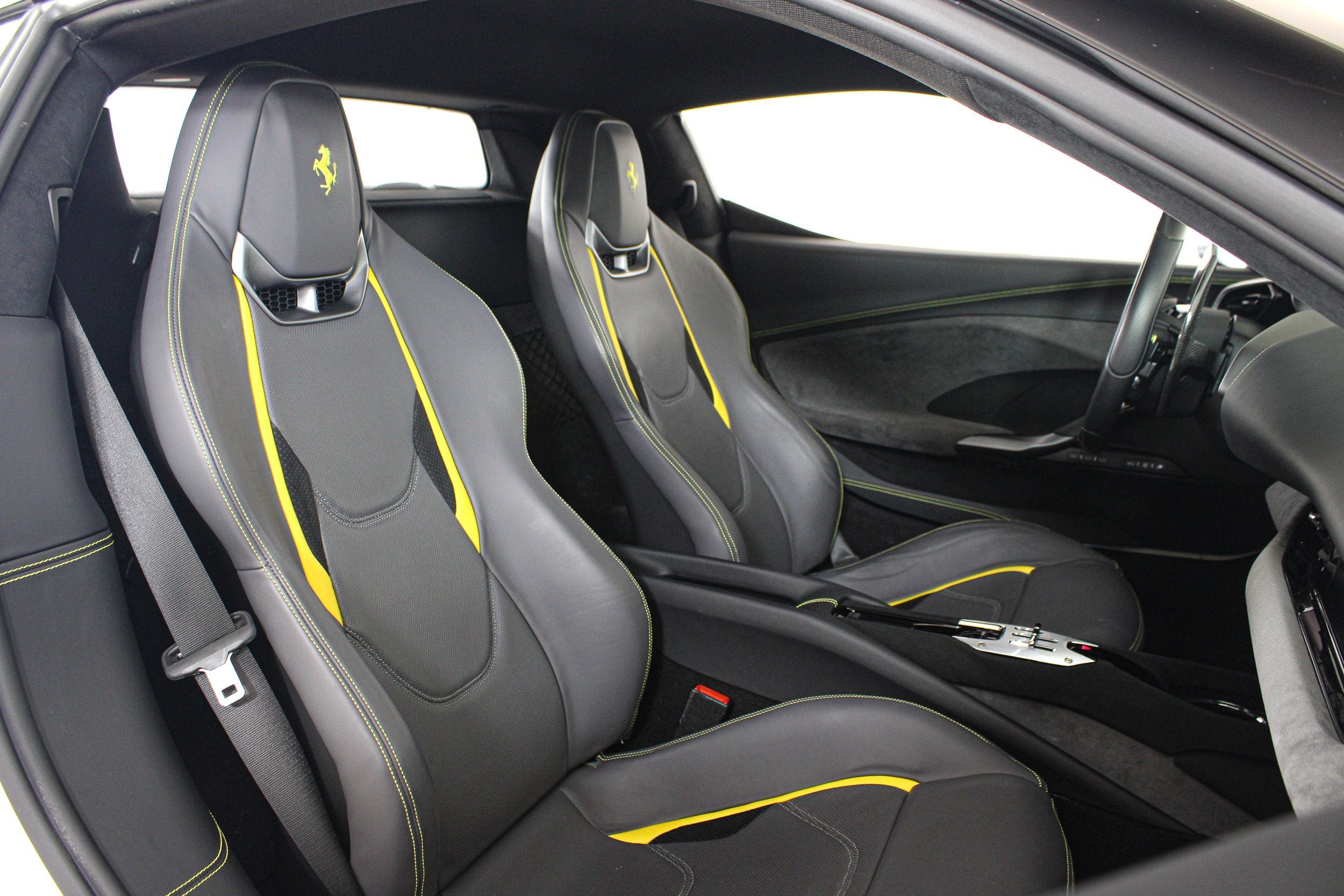 Used 2025 Bianco Cervino Ferrari  image 26
