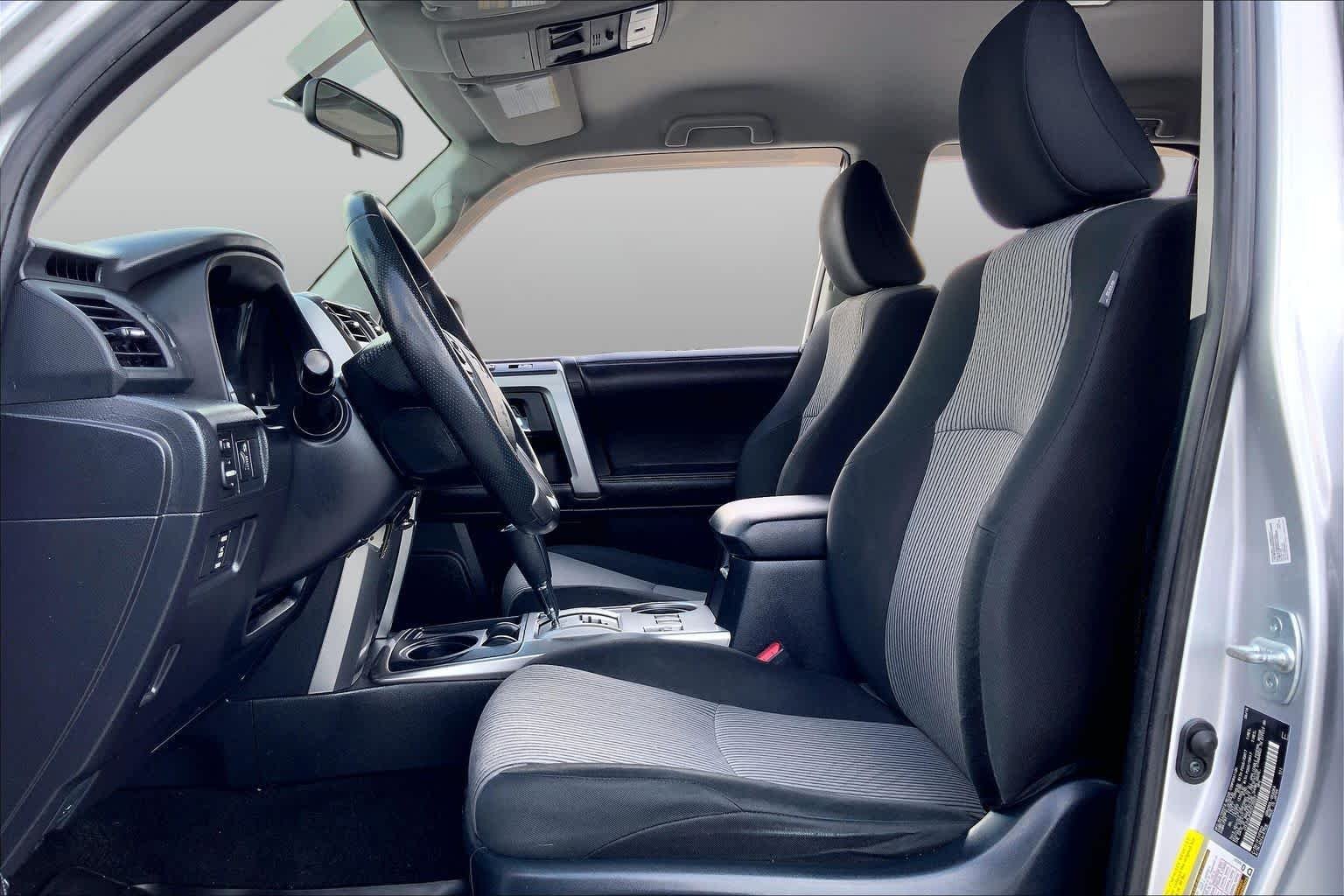 Used 2016 Classic Silver Metallic Toyota SR5 image 8