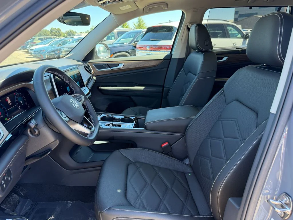 New 2026 Pure Gray Volkswagen 2.0T SE w/Technology image 13