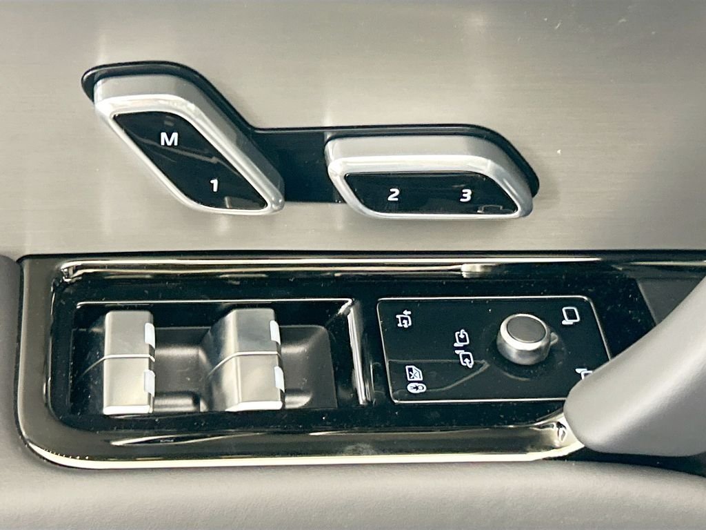 New 2026 Carpathian Grey Land Rover Dynamic SE image 22