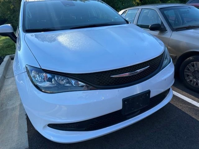 Used 2023 White Chrysler LX image 4