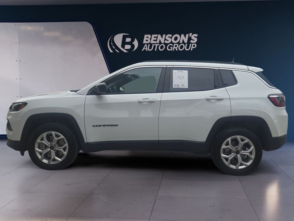 Used 2026 White Jeep Latitude image 2