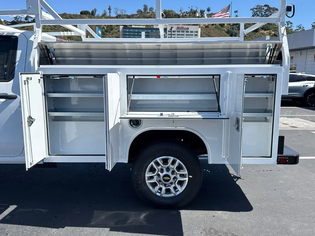 New 2026 Summit White Chevrolet WT image 6