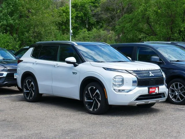 2023 Mitsubishi Outlander Plug-in Hybrid SEL S-AWC's photo