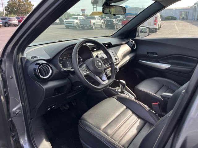 Used 2020 Gray Nissan SR image 6