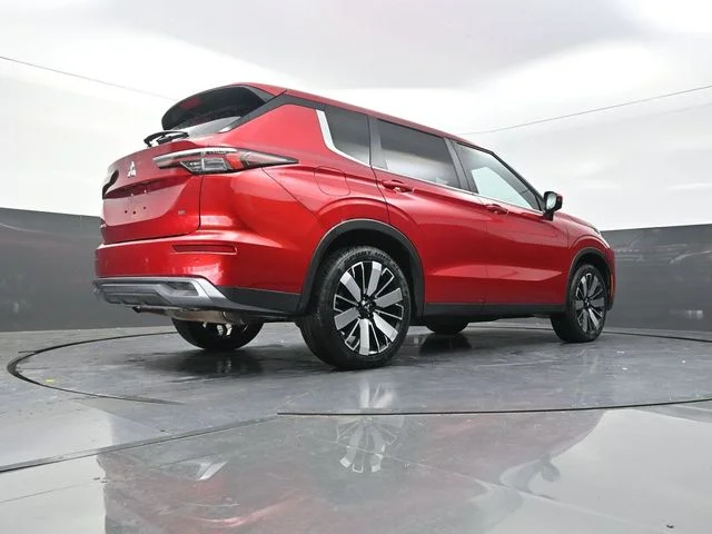 Used 2025  Mitsubishi SE image 38