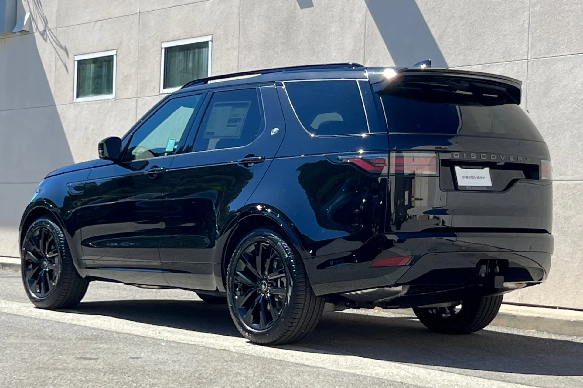 New 2026 Santorini Black Land Rover Dynamic SE image 6