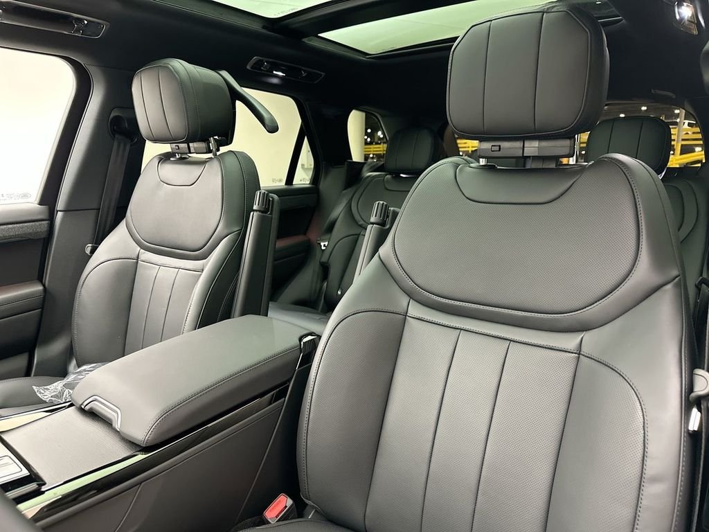 New 2026 Borasco Grey LAND ROVER Dynamic SE image 10