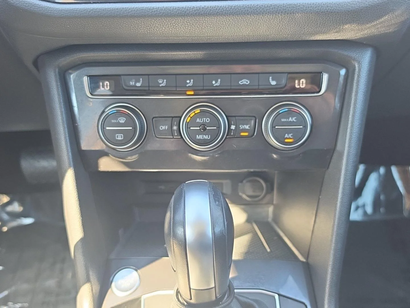 Used 2021  Volkswagen SEL image 18